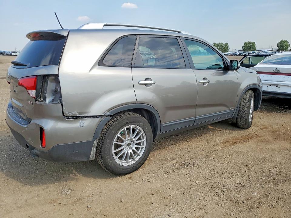 Photo 3 from auction – 2015 KIA SORENTO with VIN 5XYKTCA60FG554209