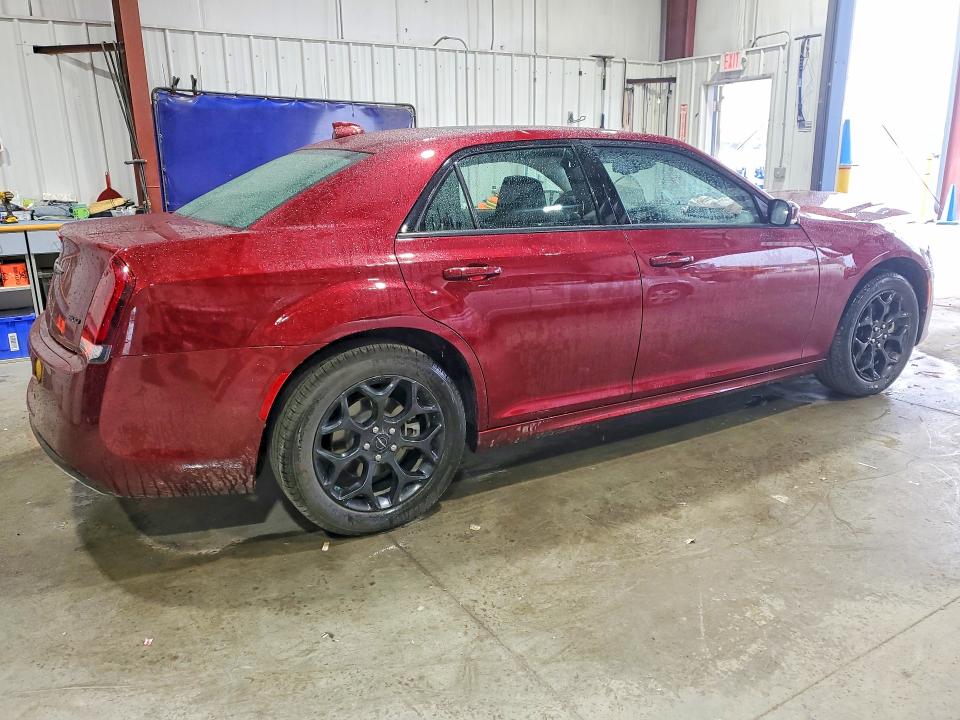 Photo 3 from auction – 2023 CHRYSLER 300 with VIN 2C3CCASG0PH677550