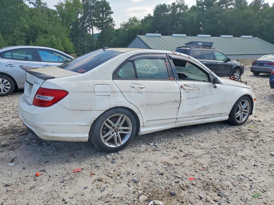 Photo 3 from auction – 2013 MERCEDES-BENZ C with VIN WDDGF8AB9DR293349