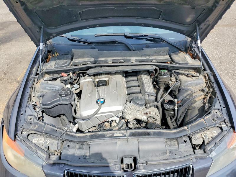 Photo 11 from auction – 2006 BMW 325 with VIN WBAVB13556KR59370