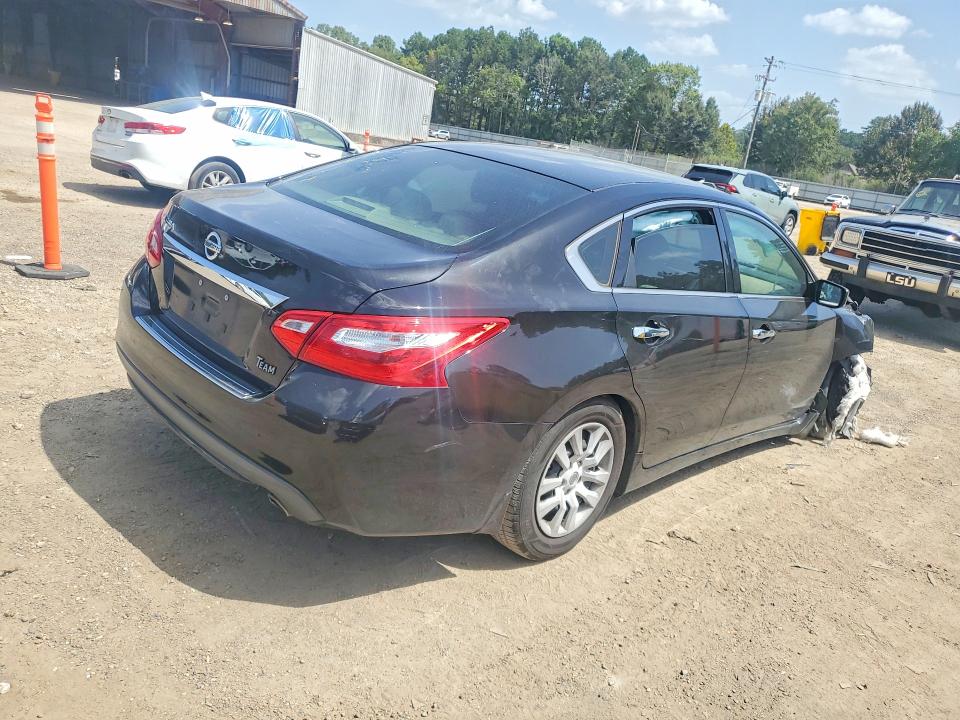 Photo 3 from auction – 2017 NISSAN ALTIMA with VIN 1N4AL3APXHC133860
