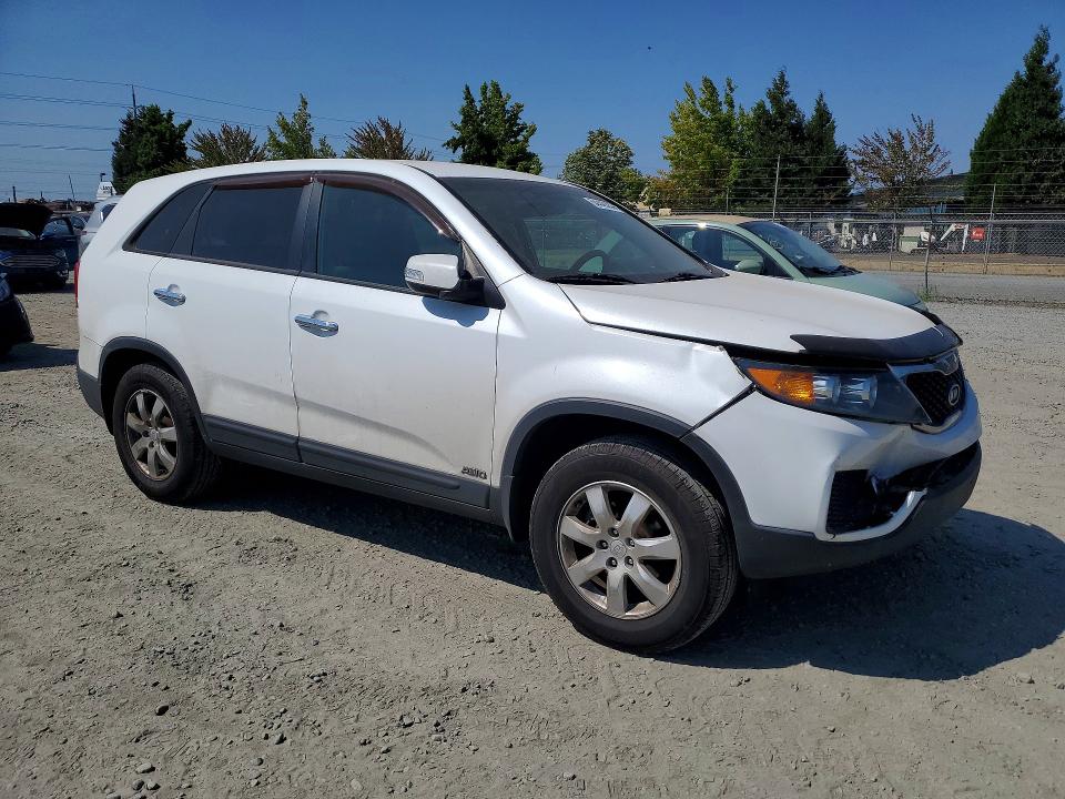 Photo 4 from auction – 2011 KIA SORENTO with VIN 5XYKTCA17BG007422