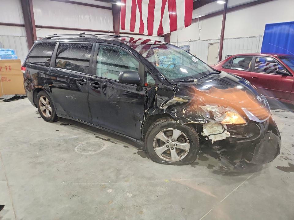 Photo 4 from auction – 2011 TOYOTA SIENNA with VIN 5TDKK3DC3BS064400