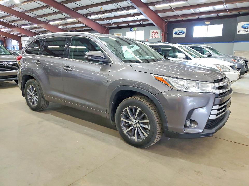Photo 4 from auction – 2017 TOYOTA HIGHLANDER with VIN 5TDJZRFH0HS453328