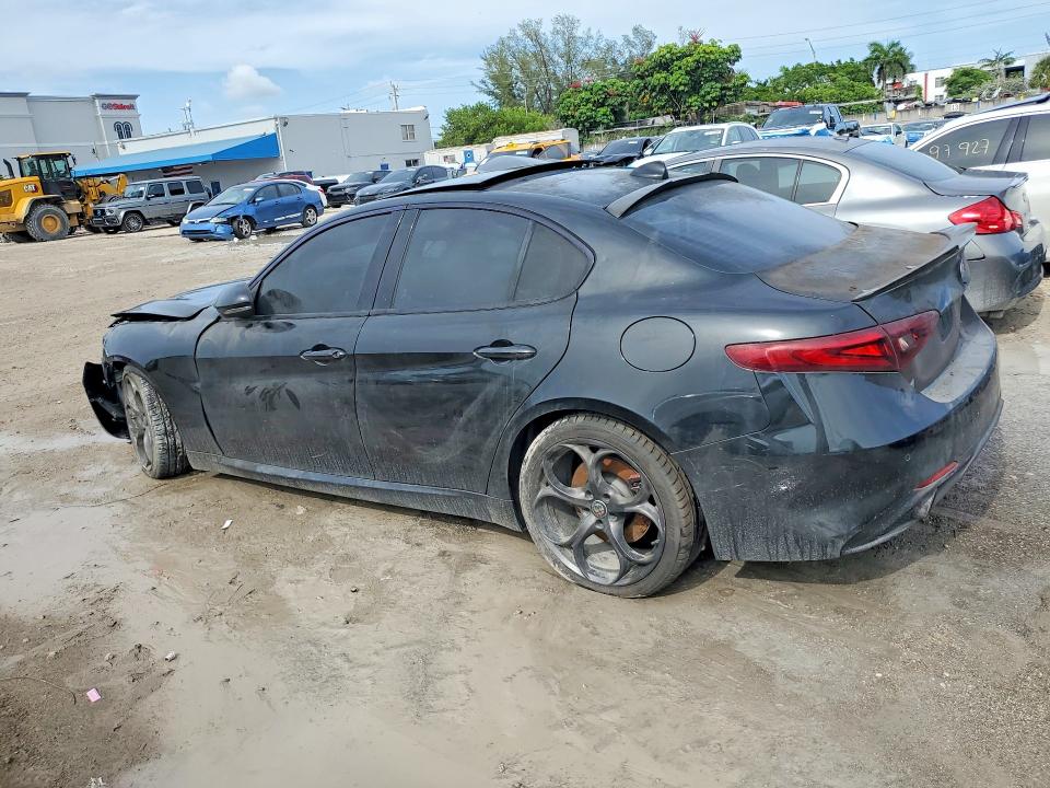Photo 2 from auction – 2017 ALFA ROMEO GIULIA with VIN ZARFAECN2H7559683