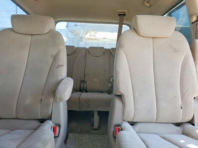 Photo 10 from auction – 2007 HYUNDAI ENTOURAGE with VIN KNDMC233076024154