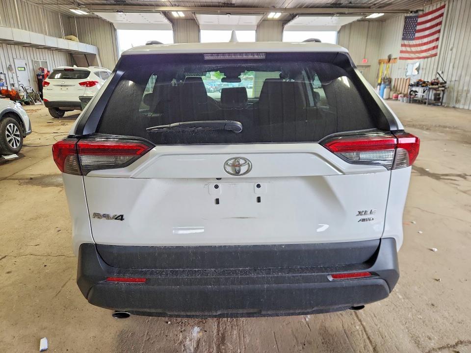 Photo 6 from auction – 2021 TOYOTA RAV4 with VIN 2T3P1RFV9MC239312