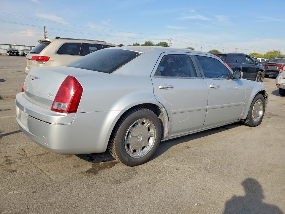 Photo 3 from auction – 2005 CHRYSLER 300 with VIN 2C3JA53G75H642097