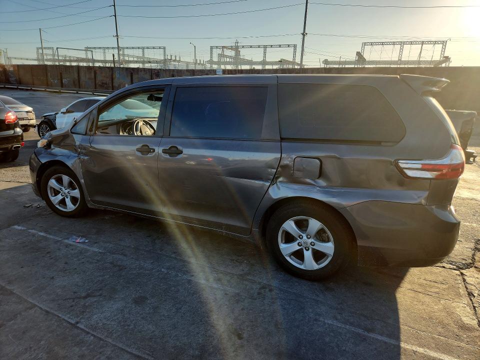 Photo 2 from auction – 2015 TOYOTA SIENNA with VIN 5TDZK3DC5FS660516