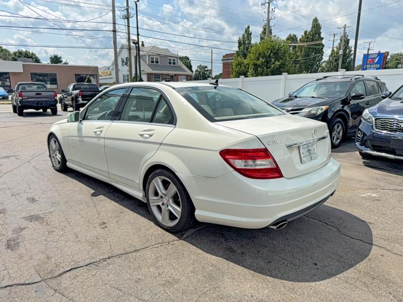Photo 3 from auction – 2011 MERCEDES-BENZ C with VIN WDDGF8BB5BR174242