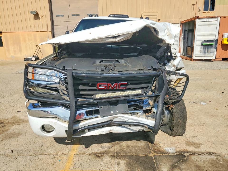 Photo 5 from auction – 2004 GMC SIERRA with VIN 1GTHK23174F149098