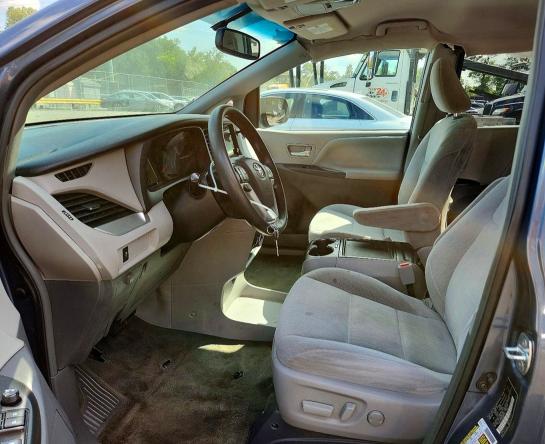 Photo 7 from auction – 2017 TOYOTA SIENNA with VIN 5TDKZ3DC8HS885108
