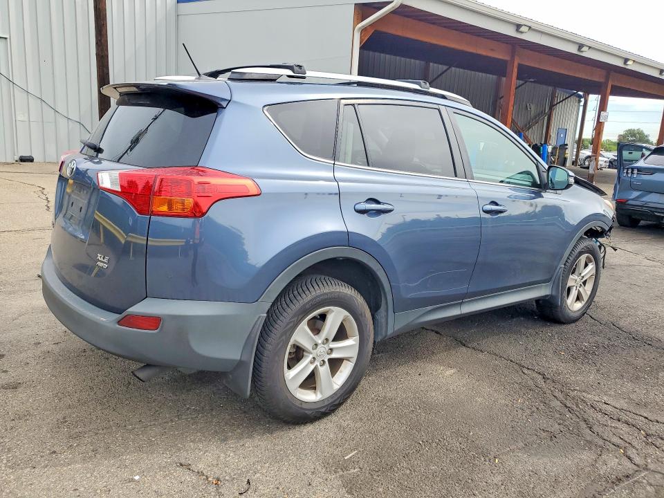 Photo 3 from auction – 2013 TOYOTA RAV4 with VIN 2T3RFREV0DW109672