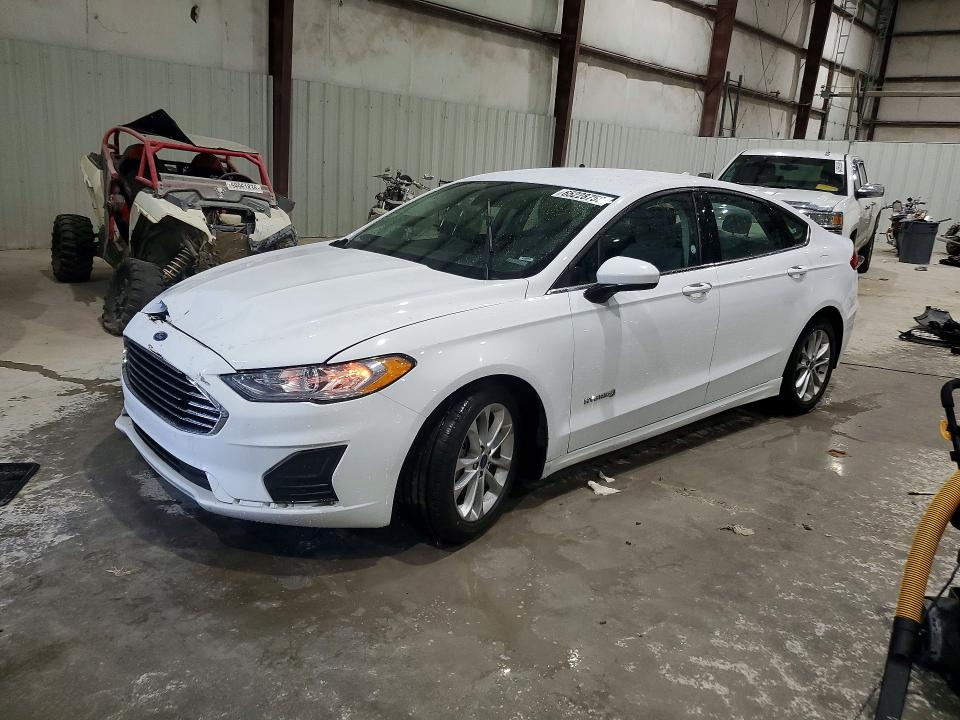 FORD FUSION 2019 with VIN 3FA6P0LU5KR263159 - Photo from auction
