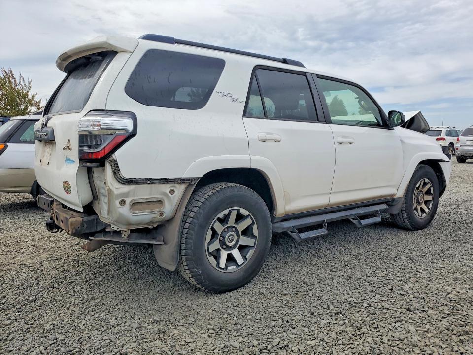 Photo 3 from auction – 2019 TOYOTA 4RUNNER with VIN JTEBU5JR5K5629648