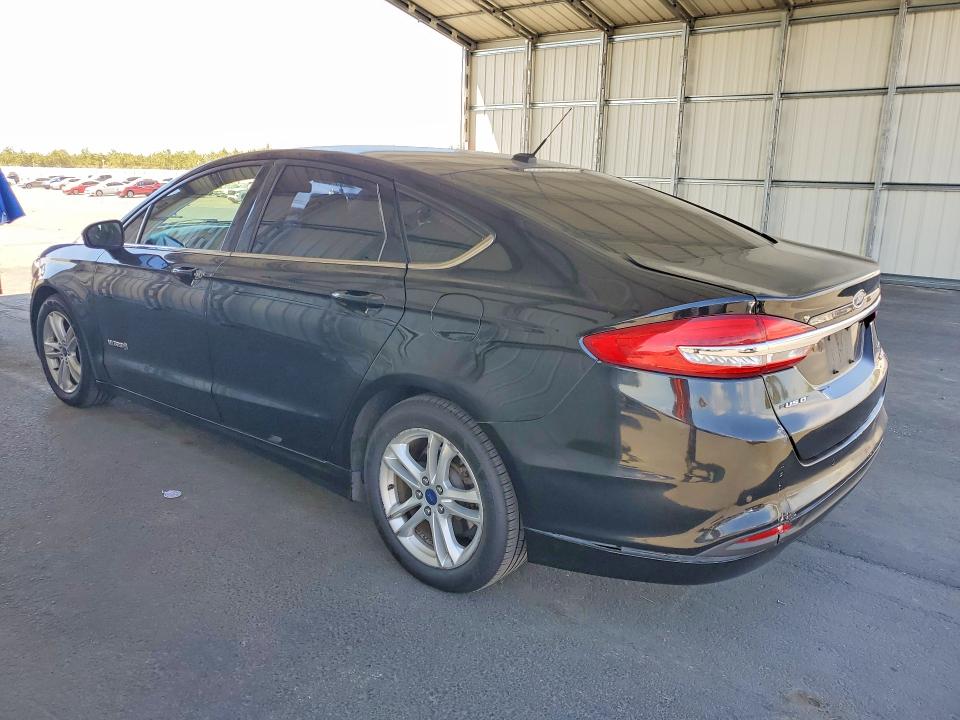 Photo 2 from auction – 2018 FORD FUSION with VIN 3FA6P0LU1JR161789