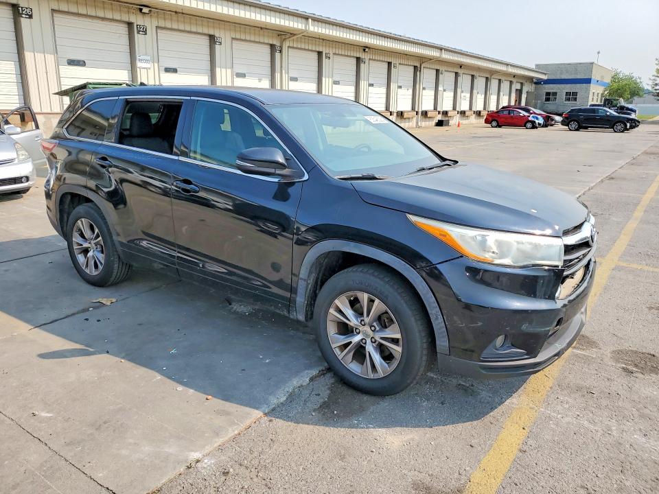 Photo 4 from auction – 2015 TOYOTA HIGHLANDER with VIN 5TDZKRFH6FS088402