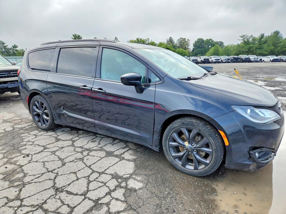 Photo 4 from auction – 2019 CHRYSLER PACIFICA with VIN 2C4RC1BG0KR733026