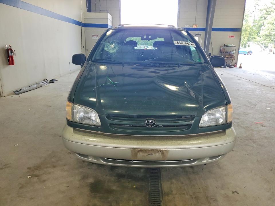 Photo 5 from auction – 2000 TOYOTA SIENNA with VIN 4T3ZF13C8YU206580