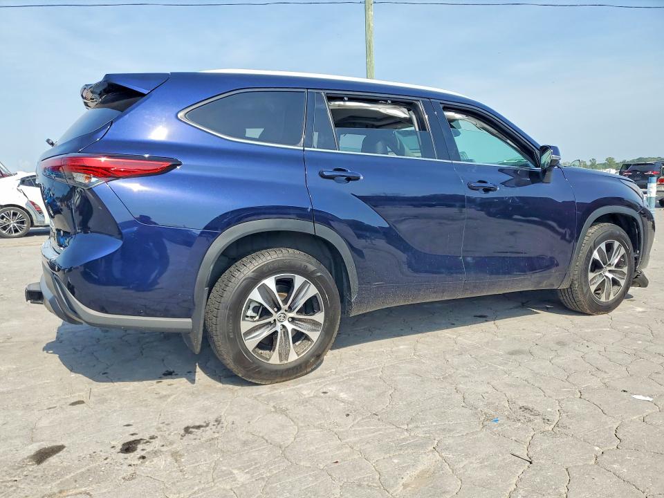 Фото 3 с аукциона – 2022 TOYOTA HIGHLANDER с VIN 5TDGZRBH4NS244010