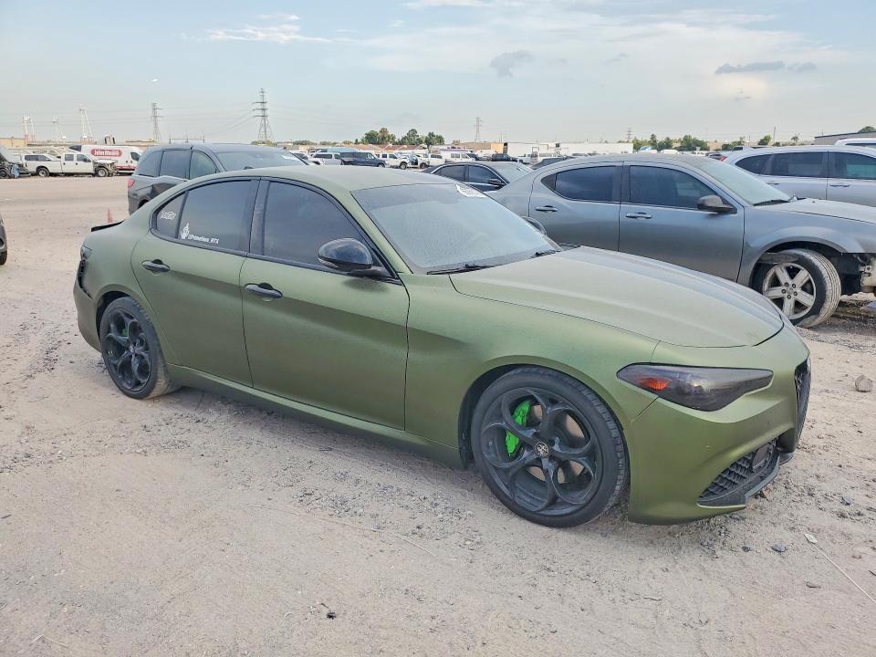 Photo 4 from auction – 2018 ALFA ROMEO GIULIA with VIN ZARFAECN7J7566988
