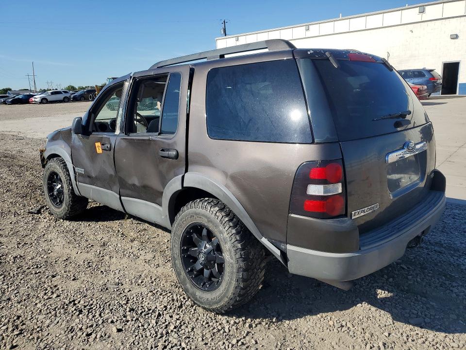 Photo 2 from auction – 2006 FORD EXPLORER with VIN 1FMEU73EX6UB03028