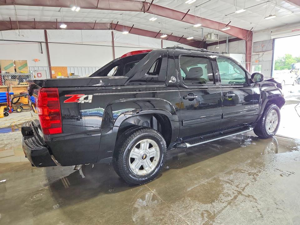 Photo 3 from auction – 2013 CHEVROLET AVALANCHE with VIN 3GNTKFE79DG377497