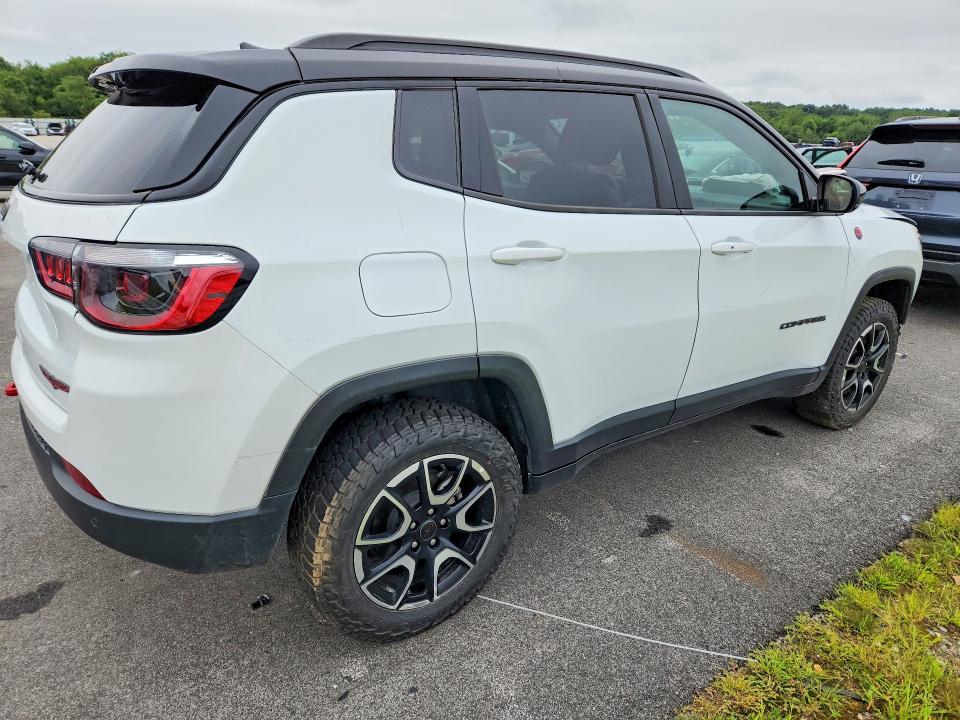 Photo 3 from auction – 2025 JEEP COMPASS with VIN 3C4NJDDN0ST584017