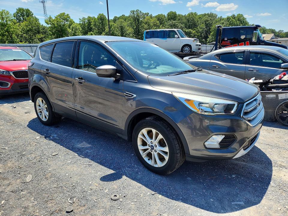 Photo 4 from auction – 2017 FORD ESCAPE with VIN 1FMCU9GDXHUD63811