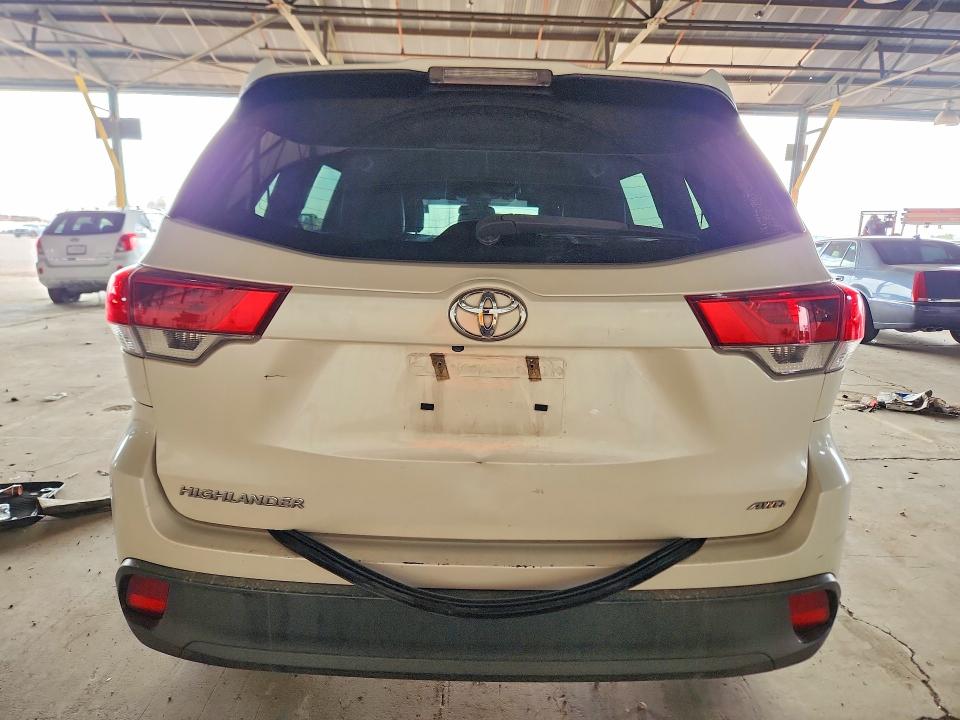Photo 6 from auction – 2019 TOYOTA HIGHLANDER with VIN 5TDBZRFH8KS744042