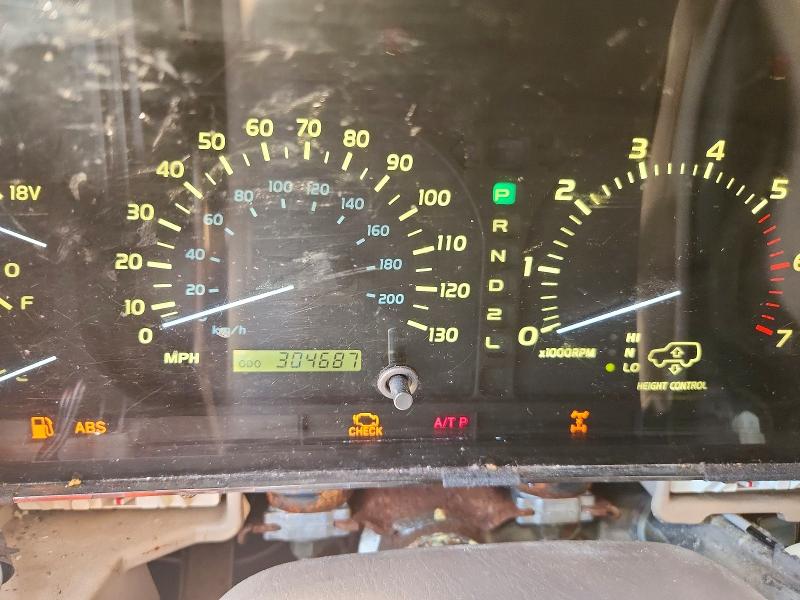 Photo 9 from auction – 1998 LEXUS LX with VIN JT6HT00W9W0020195