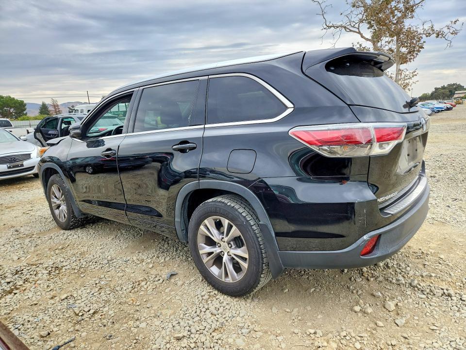 Photo 2 from auction – 2015 TOYOTA HIGHLANDER with VIN 5TDJKRFH8FS185887