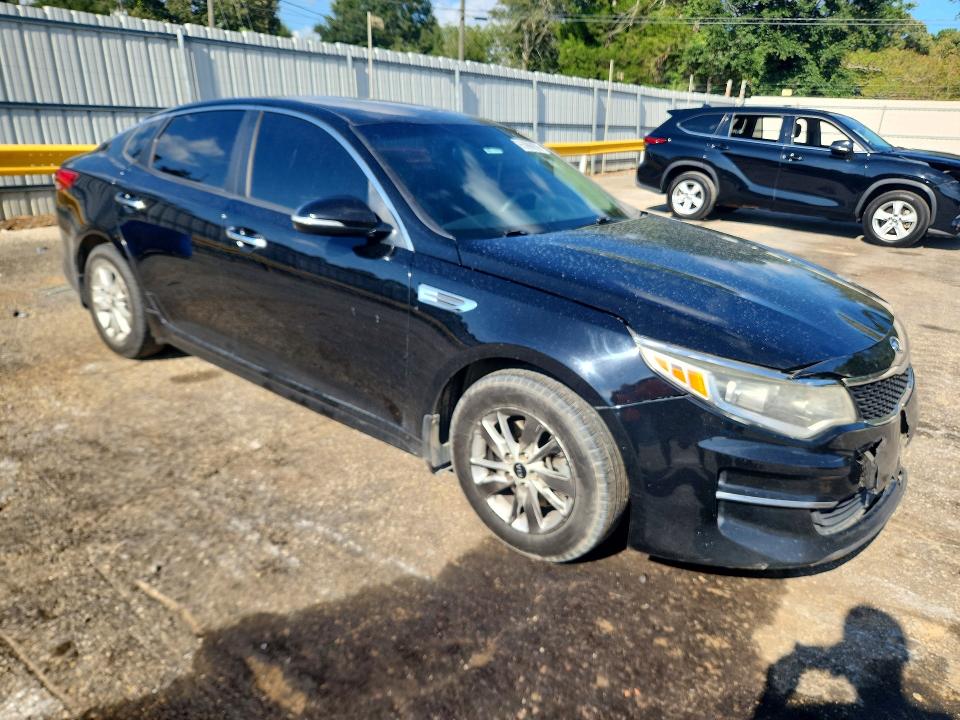 Photo 4 from auction – 2017 KIA OPTIMA with VIN 5XXGT4L38HG135434