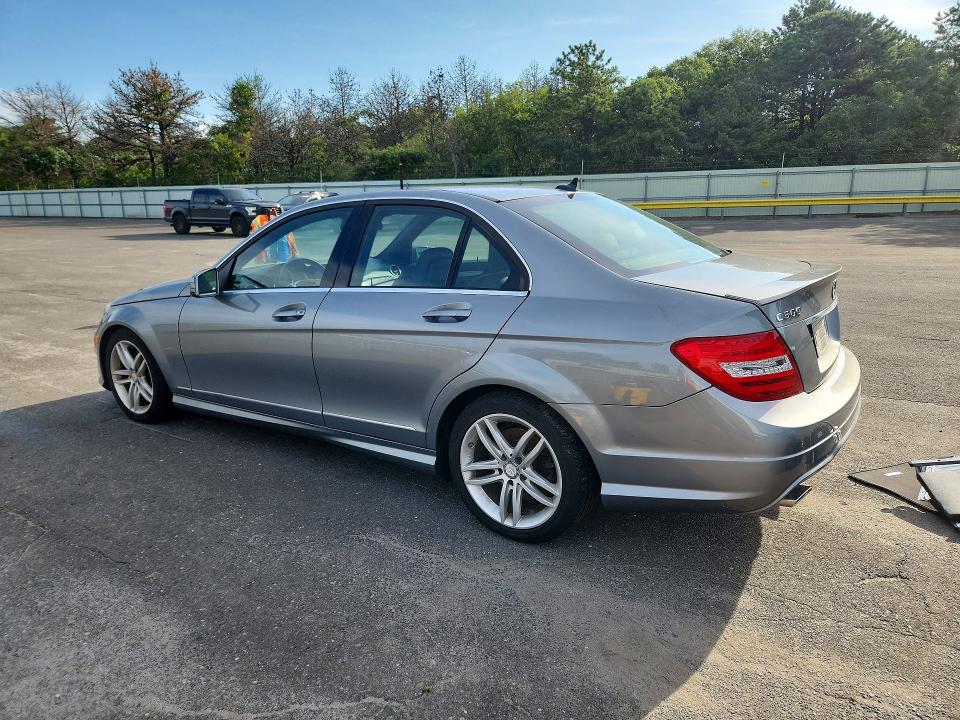Photo 2 from auction – 2013 MERCEDES-BENZ C with VIN WDDGF8AB7DG044074