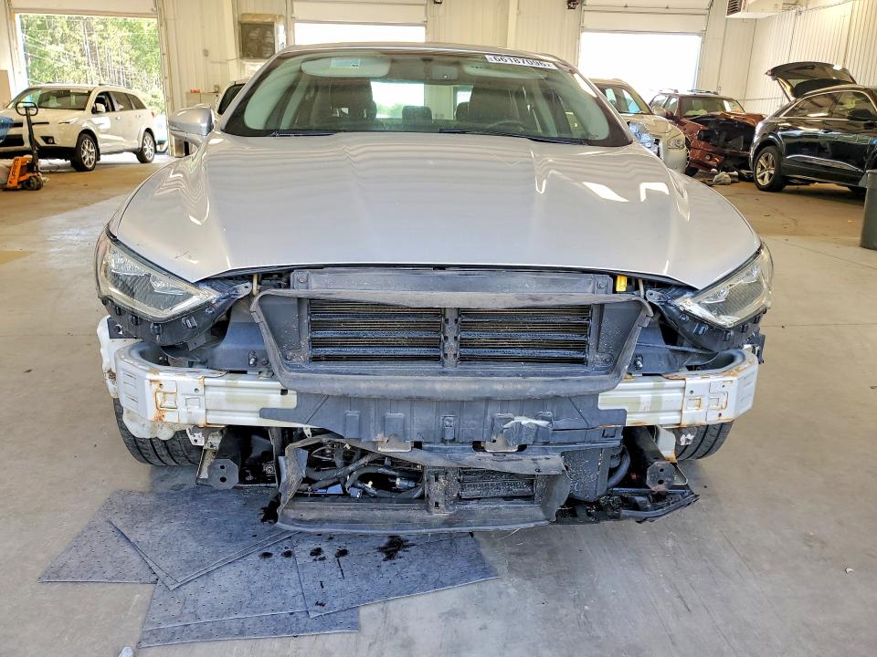 Photo 5 from auction – 2017 FORD FUSION with VIN 3FA6P0RU9HR223568