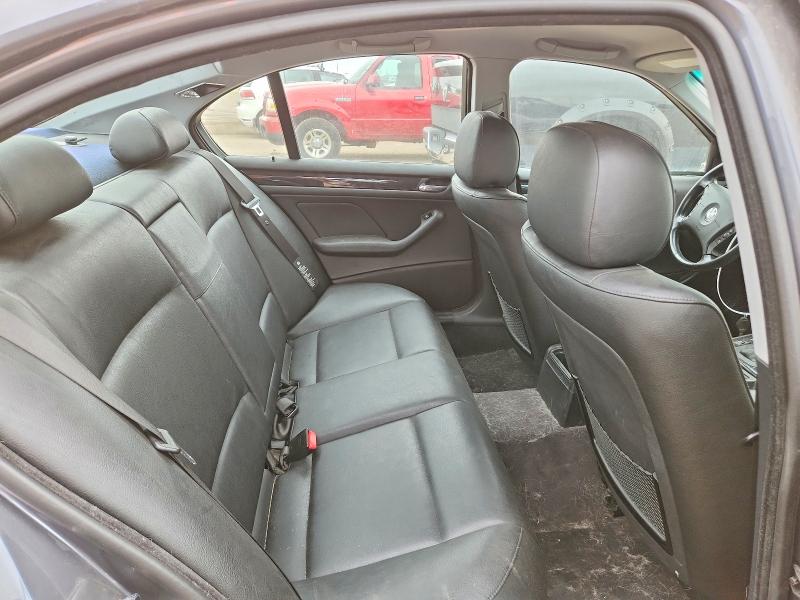 Photo 10 from auction – 2001 BMW 325 with VIN WBAAV334X1FU92182