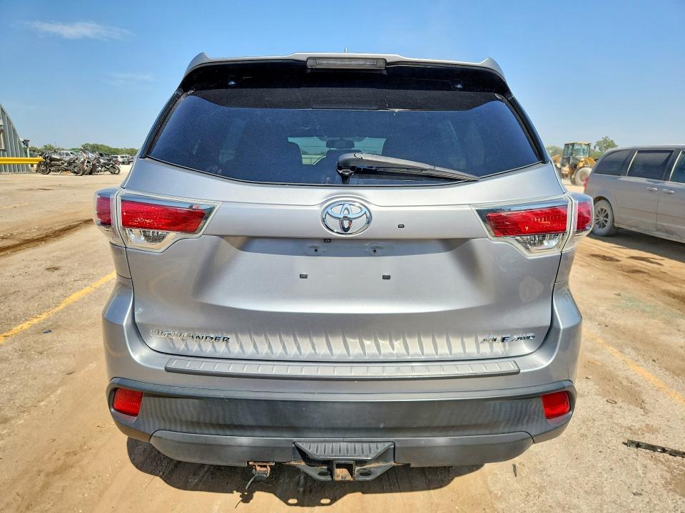 Photo 6 from auction – 2015 TOYOTA HIGHLANDER with VIN 5TDJKRFH2FS197890