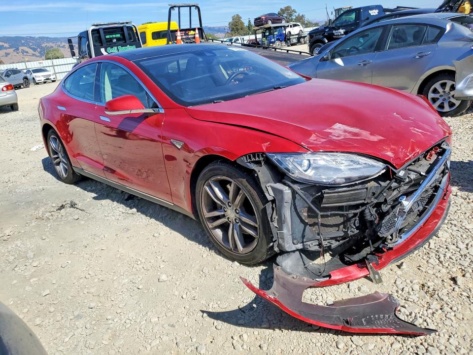 Фото 4 с аукциона – 2014 TESLA MODEL S с VIN 5YJSA1S12EFP57282