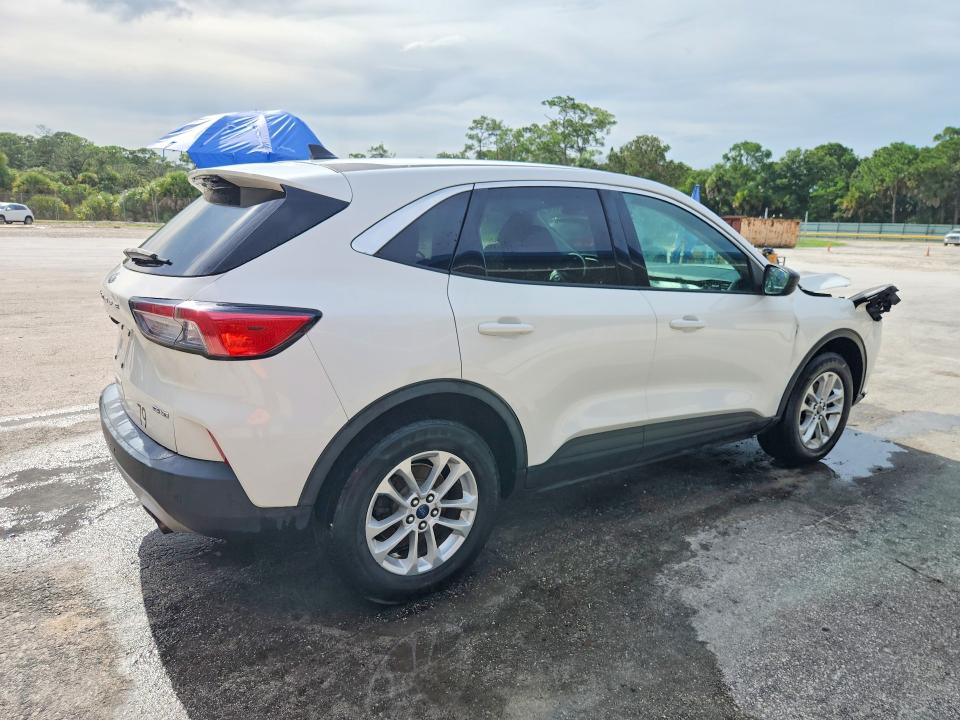 Photo 3 from auction – 2022 FORD ESCAPE with VIN 1FMCU9G60NUA60517