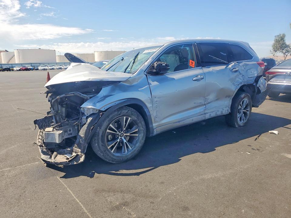 TOYOTA HIGHLANDER 2018 with VIN 5TDZARFHXJS034192 - Photo from auction