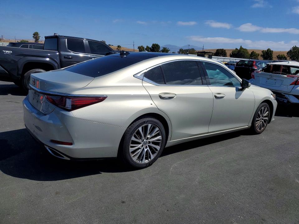 Zdjęcie 3 z aukcji – 2019 LEXUS ES z VIN 58ABZ1B14KU038874