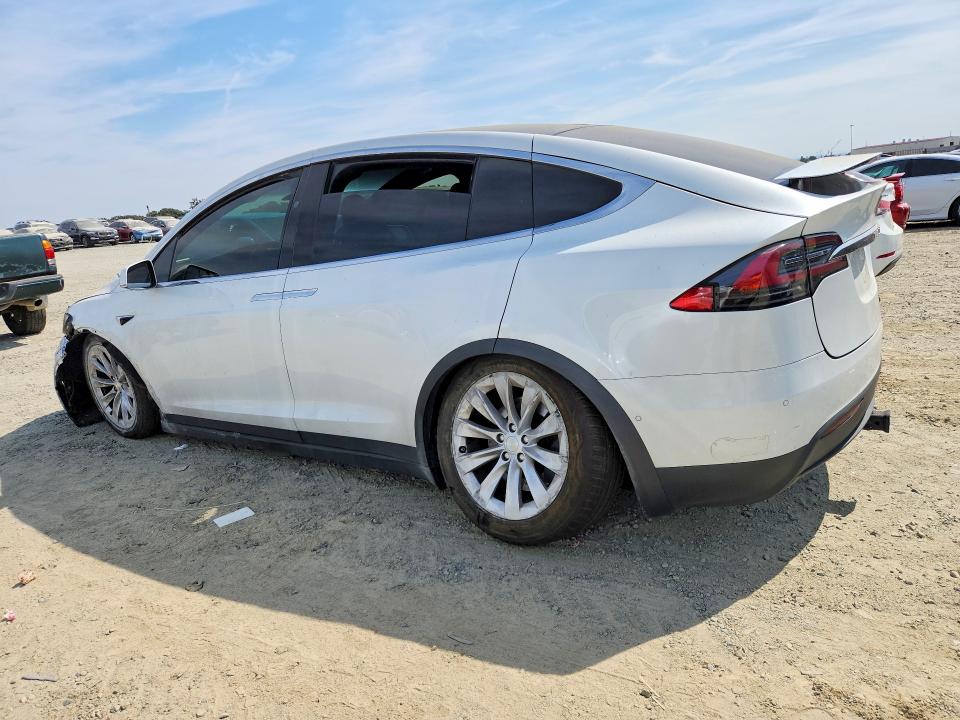 Photo 2 from auction – 2020 TESLA MODEL X with VIN 5YJXCAE29LF249327