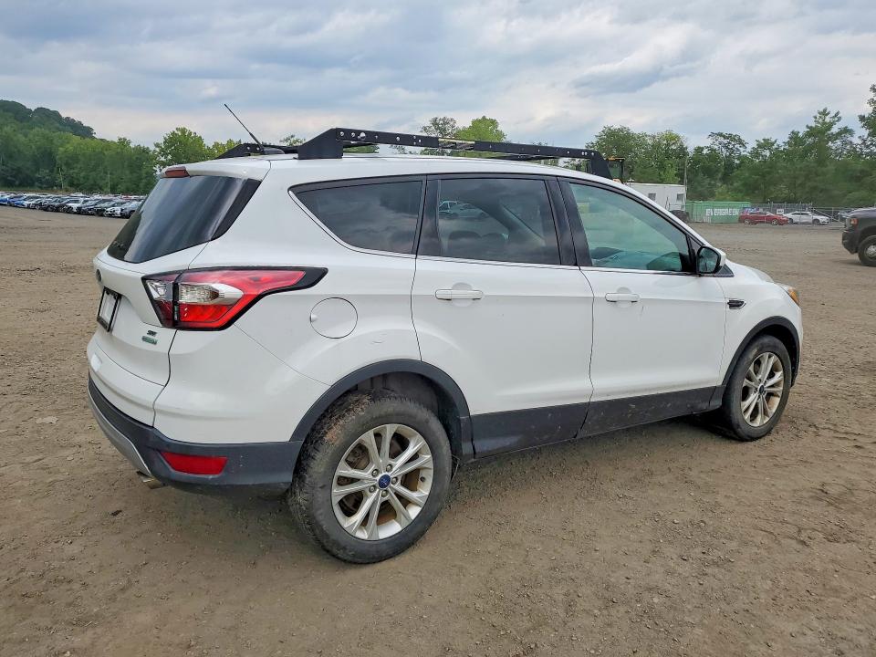 Photo 3 from auction – 2017 FORD ESCAPE with VIN 1FMCU0GD0HUE77134
