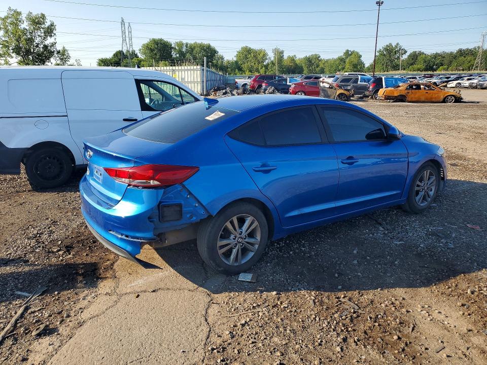 Снимка 3 от търг – 2017 HYUNDAI ELANTRA с VIN 5NPD84LF4HH185590