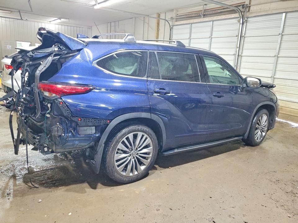 Photo 3 from auction – 2021 TOYOTA HIGHLANDER with VIN 5TDFZRBH8MS087169