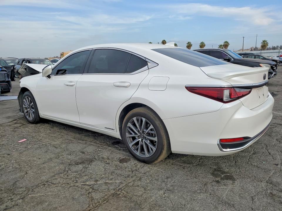 Photo 2 from auction – 2022 LEXUS ES 300H with VIN 58ACA1C17NU015460