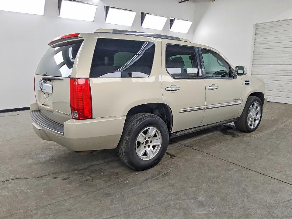 Photo 3 from auction – 2011 CADILLAC ESCALADE with VIN 1GYS4CEF2BR148588