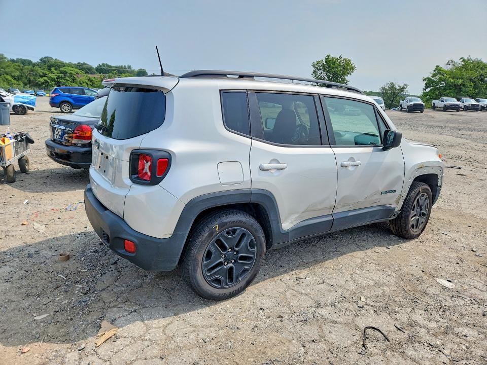 Photo 3 from auction – 2018 JEEP RENEGADE with VIN ZACCJBAB1JPH58558