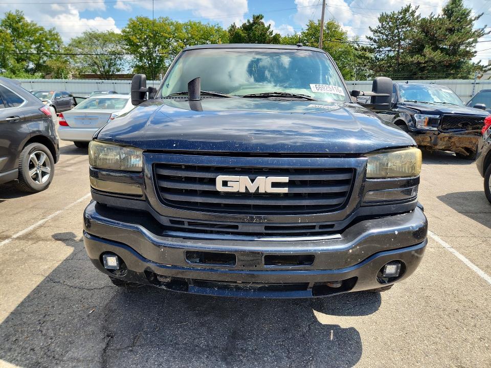 Photo 5 from auction – 2003 GMC SIERRA with VIN 1GTHK23103F129824