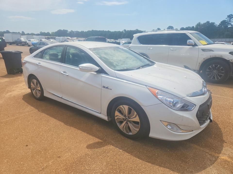Photo 4 from auction – 2013 HYUNDAI SONATA with VIN KMHEC4A4XDA099315